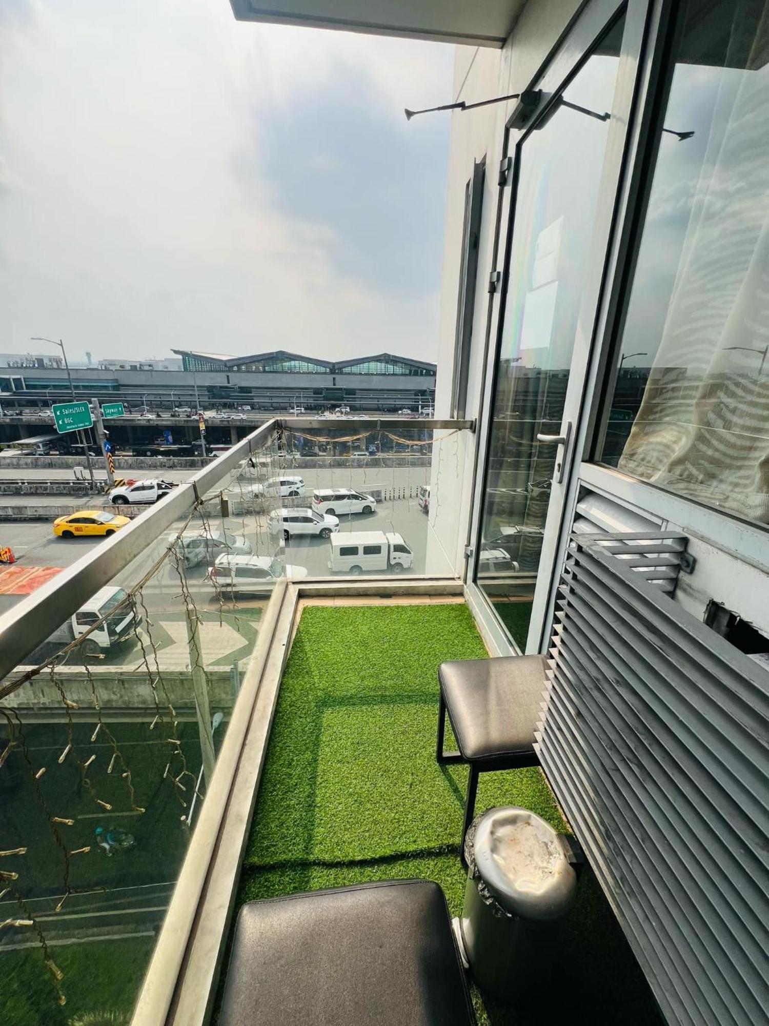 One Palm Tree Villas Condominium - Studio 7Th Fl With Balcony - Across Terminal 3 Airport Pasay Luaran gambar